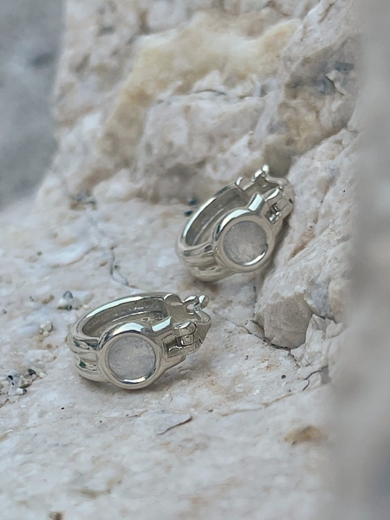Mountain crystal hoop earrings in sterling silver, close-up detail
